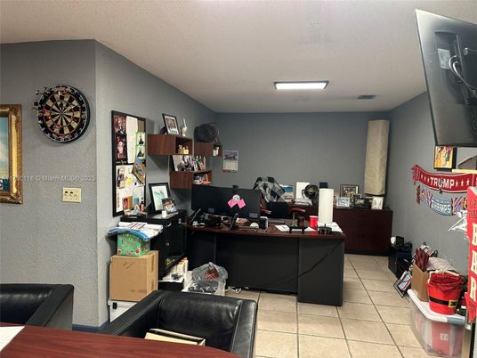 Home Office, Interior