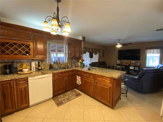 Chandelier, Interior, Kitchen, Living room