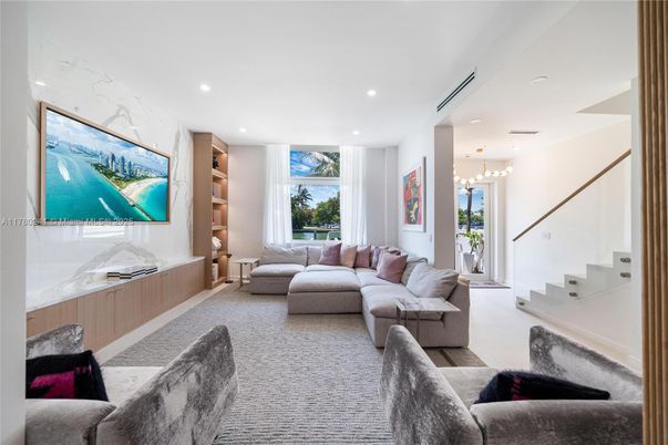Interior, Living room, Pendant Lights, Recessed Lighting