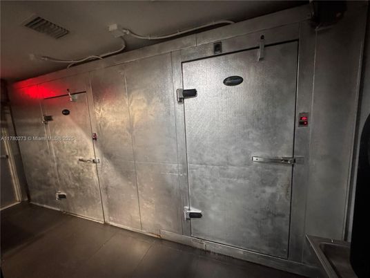 Elevator, Interior