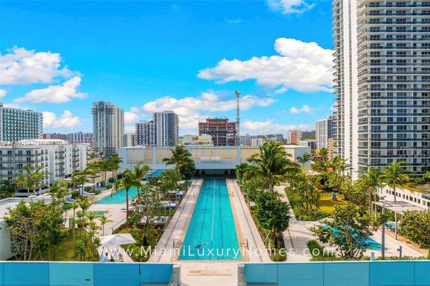 Exterior, Pool, Other, Skyline