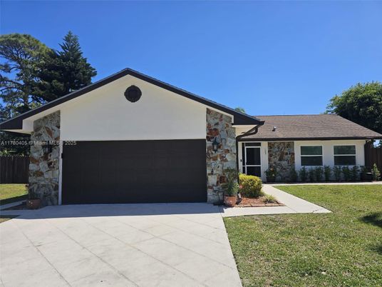 Attached, Exterior, Facade, Ranch