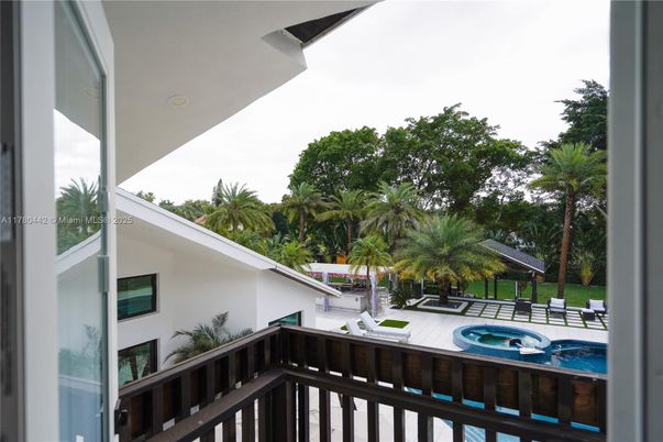 Exterior, Pool, Other