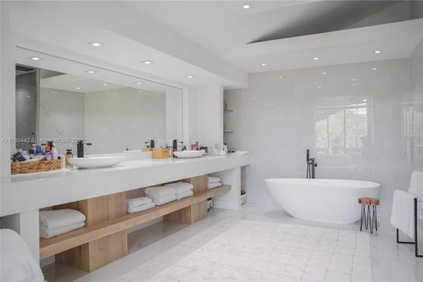 Bathroom, Dual Sink Vanities, Free Standing Baths, Interior, Recessed Lighting