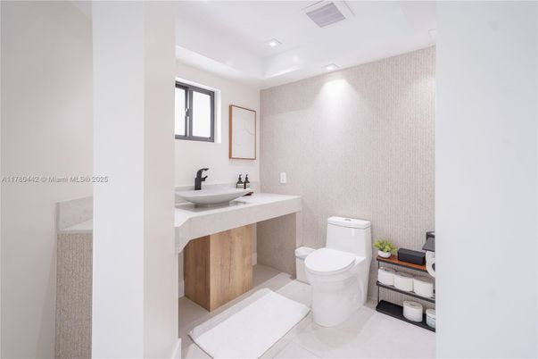 Bathroom, Interior, Recessed Lighting
