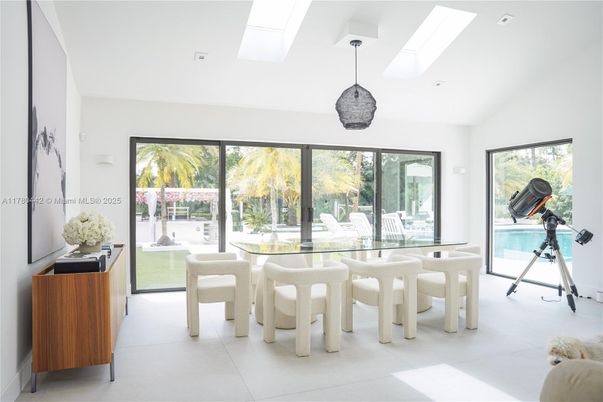 Dining room, Interior, Pendant Lights, Recessed Lighting