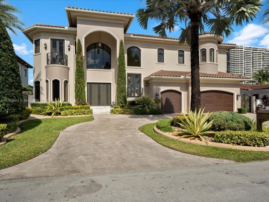 Attached, Exterior, Facade, Mediterranean