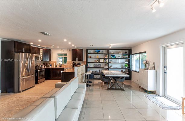 Dining room, Interior, Kitchen, Recessed Lighting, Stainless Steel Appliances