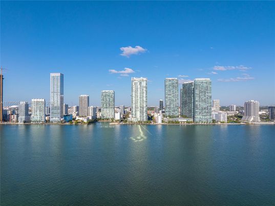 Exterior, Lake