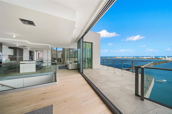 Exterior, Interior, Recessed Lighting, Water