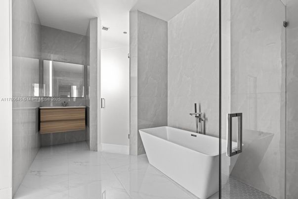 Bathroom, Free Standing Baths, Interior, Marble, Marble Walls