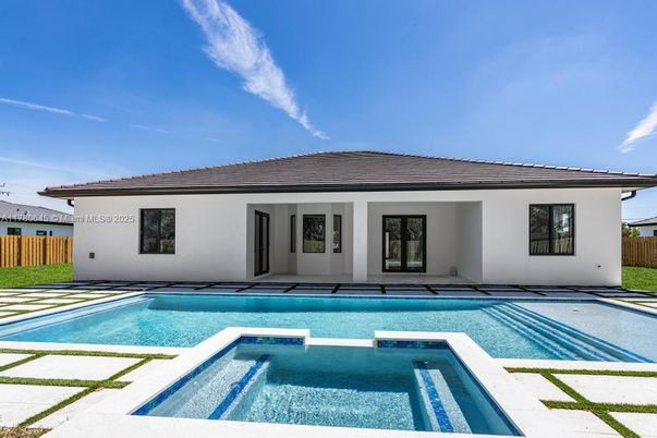 Exterior, Pool