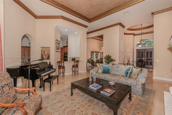 Interior, Living room, Pendant Lights, Piano, Recessed Lighting