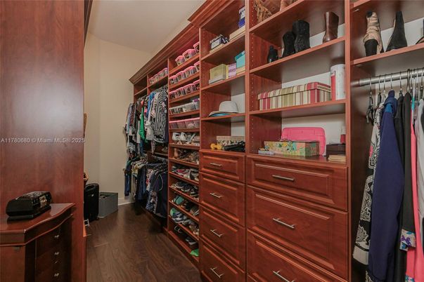 Interior, Walk-in Closets, Wood Texture Flooring