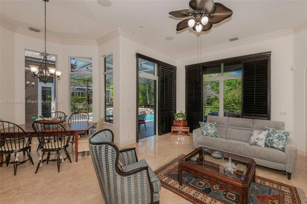 Chandelier, Dining room, Interior, Living room, Pendant Lights