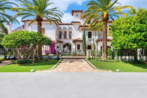Exterior, Facade, Spanish Mediterranean