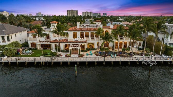 Exterior, Lake
