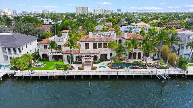 Exterior, Lake