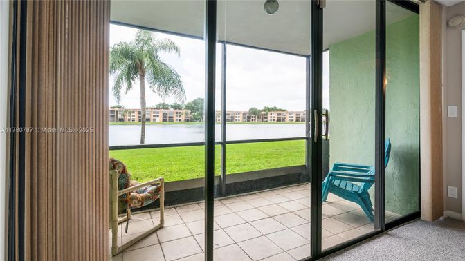 Interior, Sun Room, Water