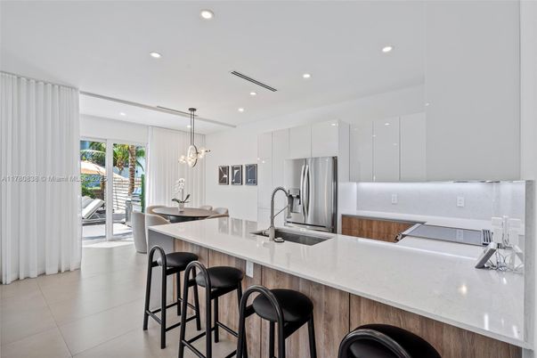 Dining room, Interior, Kitchen, Pendant Lights, Recessed Lighting, Stainless Steel Appliances