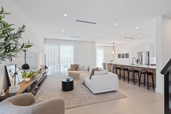 Interior, Kitchen, Living room, Pendant Lights, Recessed Lighting, Stainless Steel Appliances