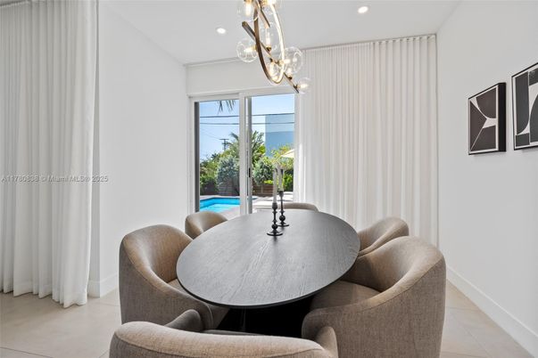 Dining room, Interior, Pendant Lights, Recessed Lighting