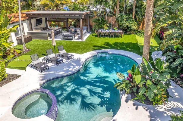 Exterior, Pool