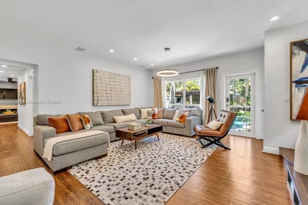 Interior, Living room, Pendant Lights, Recessed Lighting, Wood Texture Flooring