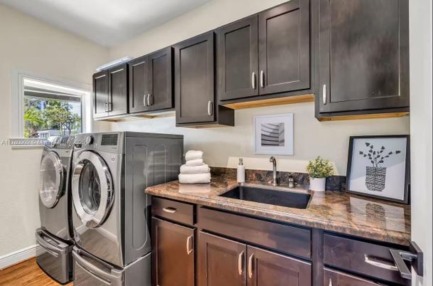 Interior, Washer, Wood Texture Flooring