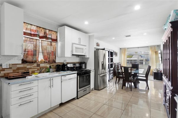 Dining room, Interior, Kitchen, Recessed Lighting