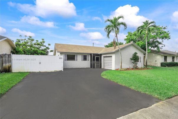 Attached, Backyard, Exterior, Facade, Ranch