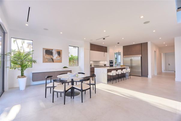 Dining room, Interior, Kitchen, Pendant Lights, Recessed Lighting, Stainless Steel Appliances