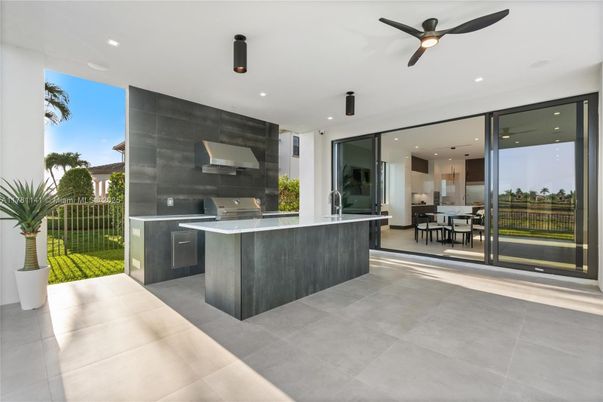 Dining room, Interior, Kitchen, Recessed Lighting, Stainless Steel Appliances