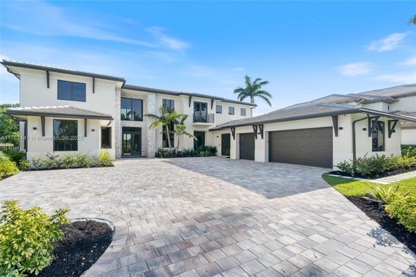 Attached, Exterior, Facade, Spanish Mediterranean