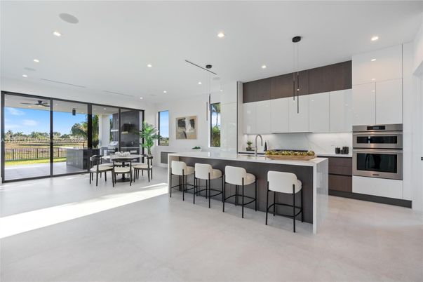 Dining room, Interior, Kitchen, Pendant Lights, Recessed Lighting, Stainless Steel Appliances