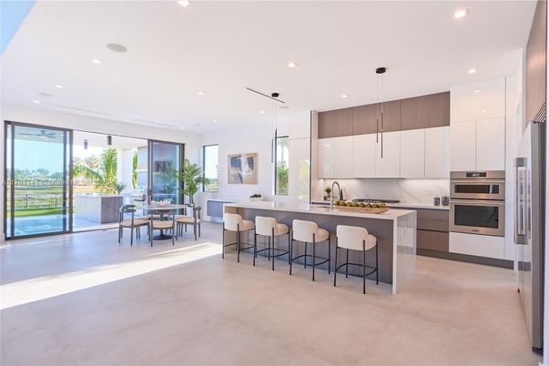 Dining room, Interior, Kitchen, Pendant Lights, Recessed Lighting, Stainless Steel Appliances