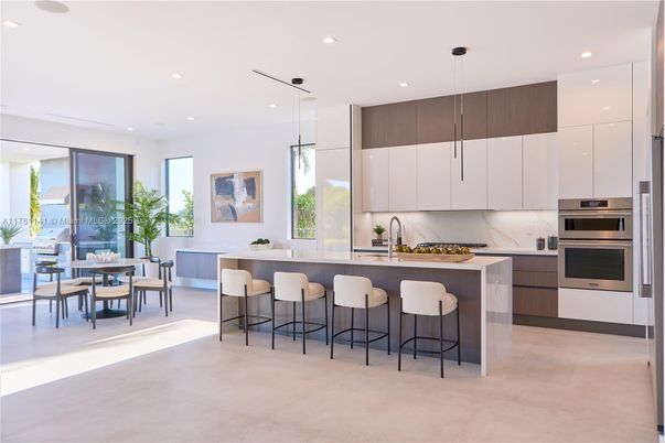 Dining room, Interior, Kitchen, Pendant Lights, Recessed Lighting, Stainless Steel Appliances