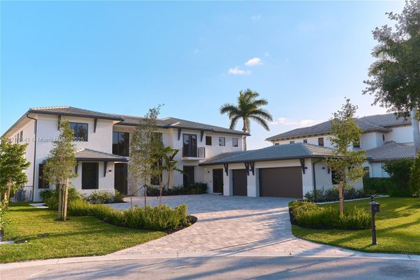 Attached, Exterior, Facade, Mediterranean