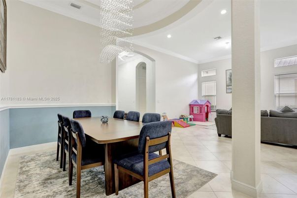 Chandelier, Dining room, Interior, Living room, Recessed Lighting