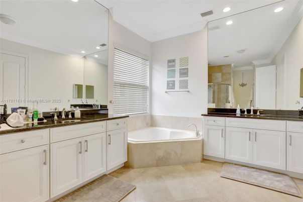 Bathroom, Dual Sink Vanities, Interior, Recessed Lighting