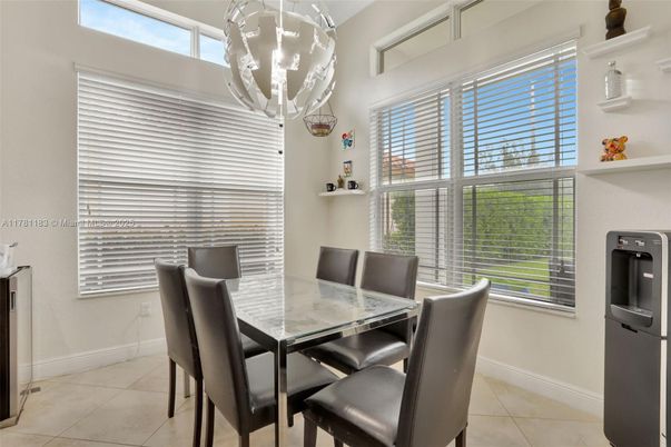 Chandelier, Dining room, Interior, Pendant Lights