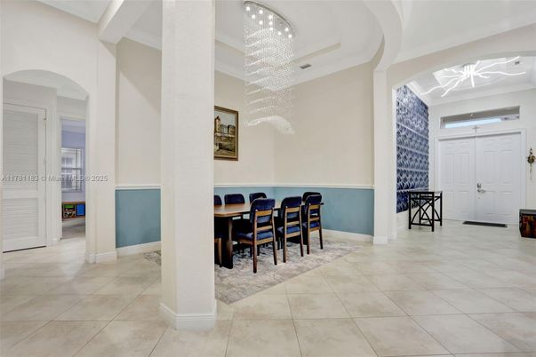 Chandelier, Dining room, Interior