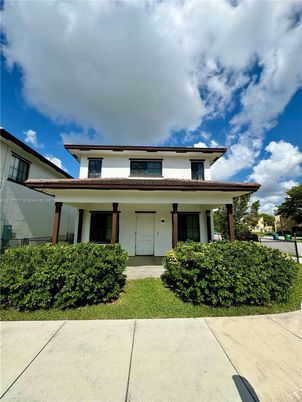 Exterior, Facade, American Foursquare