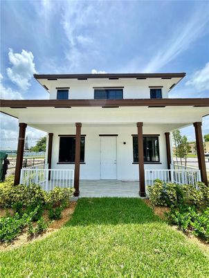 Backyard, Exterior, Facade, Modern