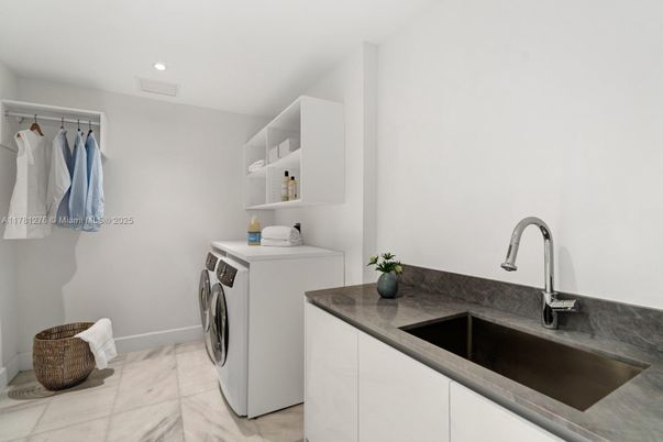 Interior, Recessed Lighting, Washer
