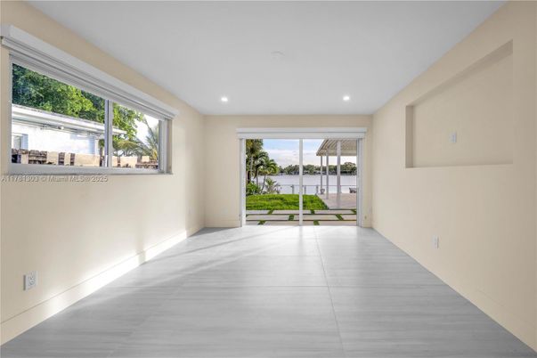Empty room, Interior, Recessed Lighting, Water
