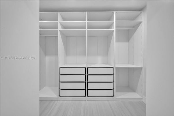 Interior, Walk-in Closets