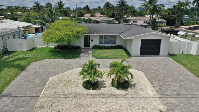 Attached, Exterior, Facade, Ranch