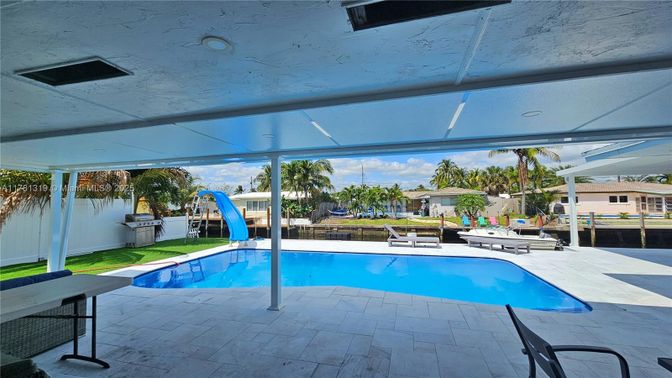 Exterior, Pool
