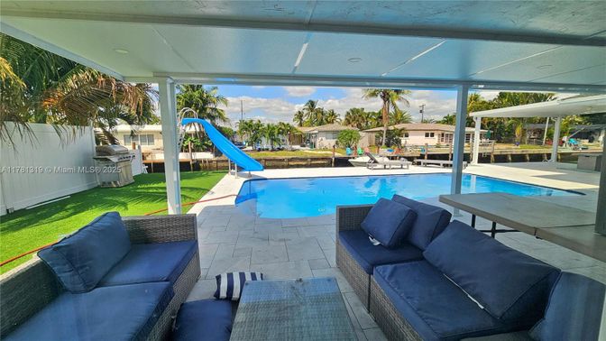Exterior, Playground, Pool